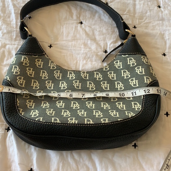 Dooney & Bourke vintage medium hobo with wristlet! - Picture 10 of 15